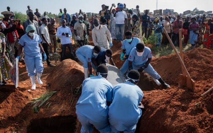 Dịch Ebola bùng phát dữ dội ở Congo và Uganda, hơn 230 người tử vong