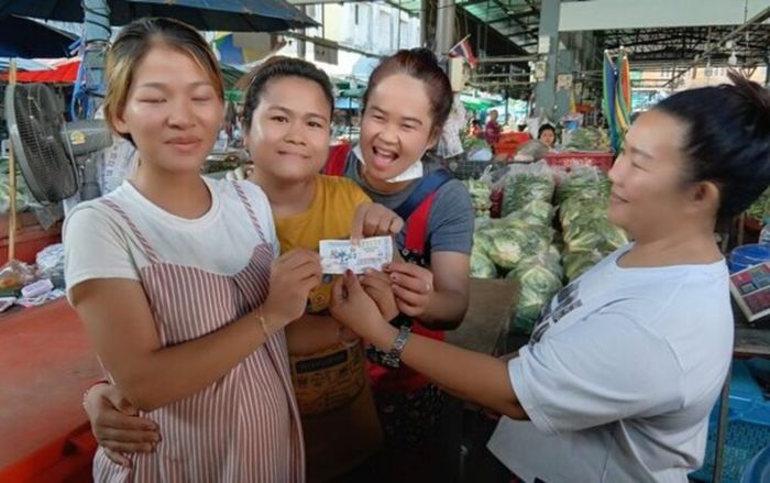 Nợ nần chồng chất, cô gái bán rau đổi đời sau giấc mơ lạ