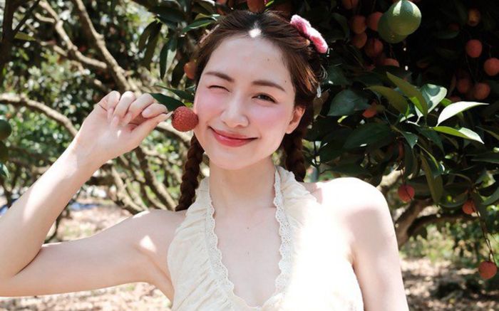 Loại rau rẻ bèo giúp Hoà Minzy sở hữu làn da mịn màng, trắng sứ