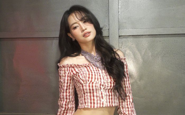 Ninh Dương Lan Ngọc diện croptop trễ vai khoe vòng eo bé xíu nổi rõ múi cơ