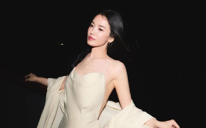 Song Hye Kyo nửa kín nửa hở ở tuổi U50