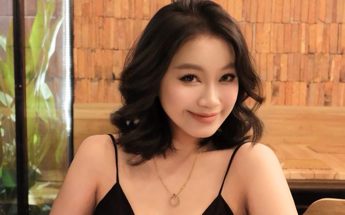 Hồ Văn Cường hạnh phúc bên vợ xinh đẹp