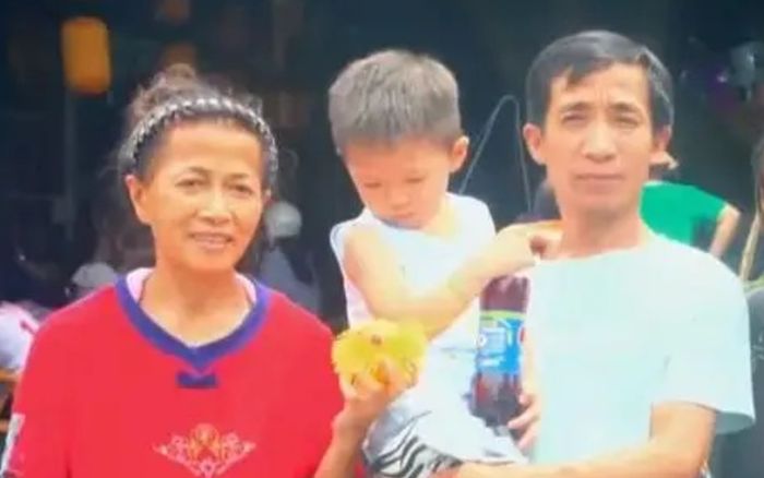 Người đàn ông về nhà sau 40 năm bị bắt cóc, 'chết lặng' khi có người sống thay mình