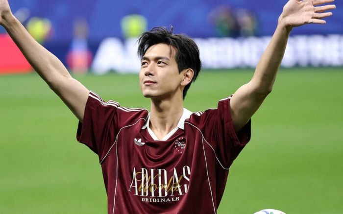 Lý Hiện gây sốt khi xuất hiện tại sân bóng World Cup