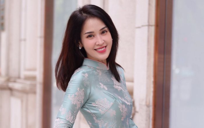 Tú Vi khoe nhan sắc ngọt ngào gây thương nhớ ở tuổi 40