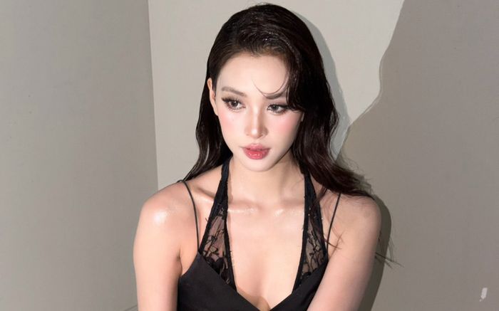 Hoa hậu Tiểu Vy diện váy ren đen, nhan sắc thăng hạng vạn người mê