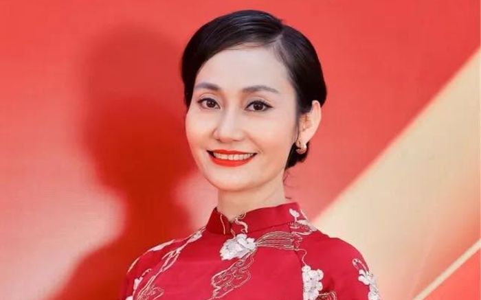 Hạnh phúc đến muộn của NSƯT Hạnh Thúy ở tuổi 50