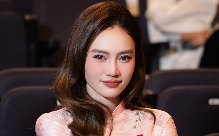 Ninh Dương Lan Ngọc căng thẳng