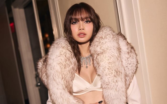 Lisa (BLACKPINK) khéo khoe khối tài sản 'khủng', netizen được phen trầm trồ ngưỡng mộ