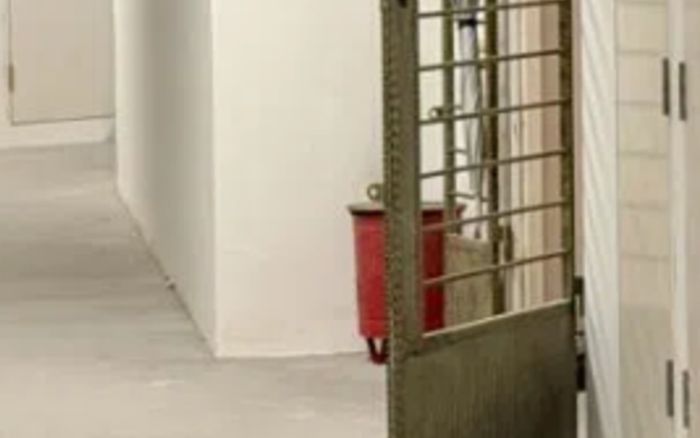 Người đàn ông nhiều ngày không đi làm, hàng xóm bàng hoàng khi qua thăm