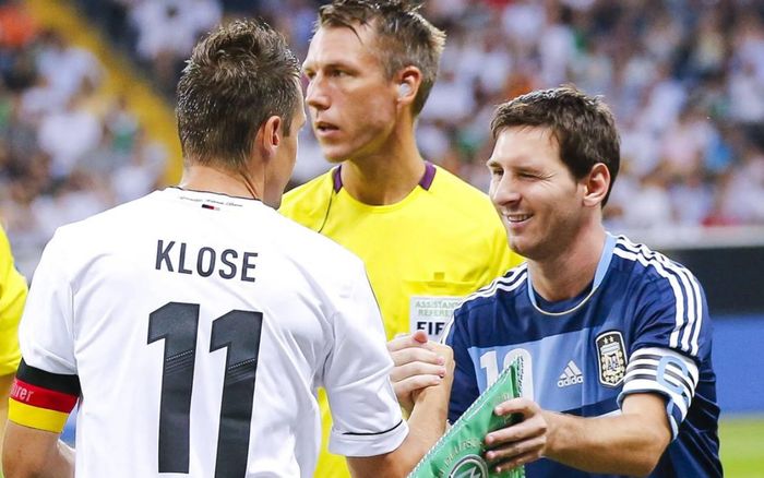 Huyền thoại Klose nói cực hay về Messi: 'Tôi phải ngả mũ'
