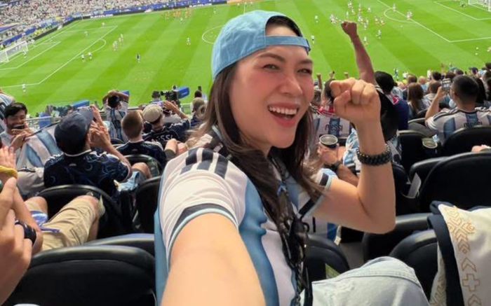 Mỹ Tâm và Shakira làm dậy sóng ngày Messi đi vào lịch sử