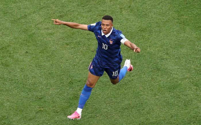 Mbappe áp sát Messi ở World Cup 2026