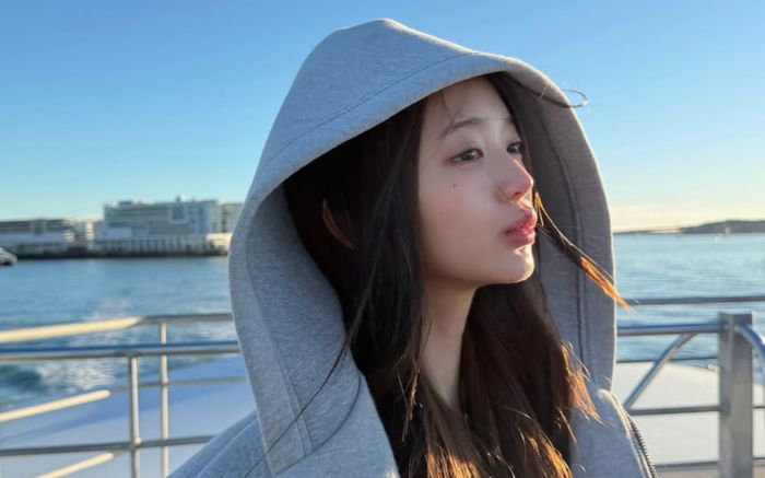 Jang Won Young (IVE) gây chú ý với vẻ ngoài mộc mạc, khoe vòng eo con kiến gây trầm trồ