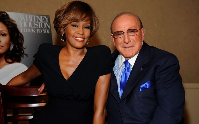Huyền thoại đứng sau thành công của Whitney Houston qua đời ở tuổi 94
