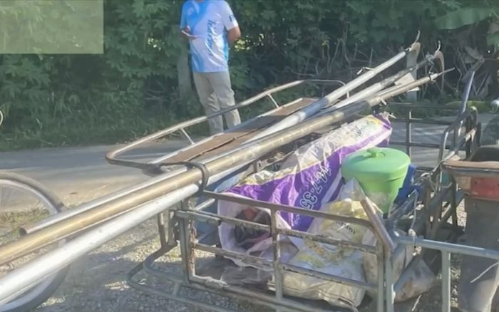 Chở lưỡi liềm dài 2 mét trên xe máy, người đàn ông gây tai nạn thương tâm cho nam sinh 17 tuổi
