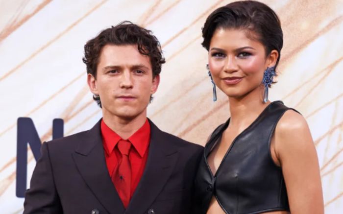 Zendaya thu hút mọi ánh nhìn với trang phục hai mảnh bằng da