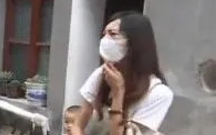 Đến nhà đòi tiền chu cấp nuôi con, người phụ nữ 'tái mặt' vì một câu nói của chồng cũ