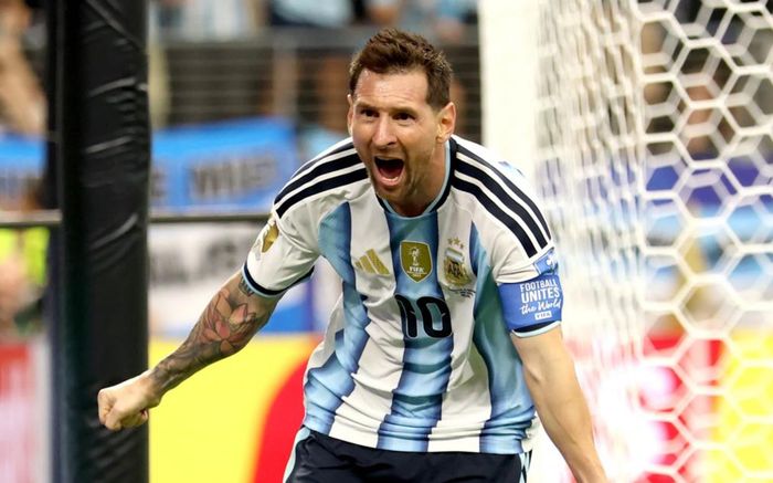 Chủ tịch FIFA chúc mừng Messi sau cột mốc lịch sử World Cup