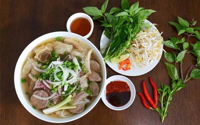 Điều gì khiến bún, phở trở thành món ăn sáng không thể thay thế?
