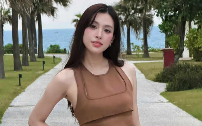 Khoảnh khắc ngọt ngào của Hoa hậu Tiểu Vy bên 'em trai' Hòa Minzy