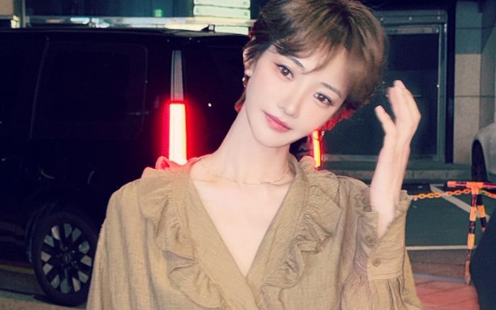 Nữ diễn viên Go Jun Hee khiến công chúng xôn xao khi đi xem mắt cùng fan nam kém 12 tuổi