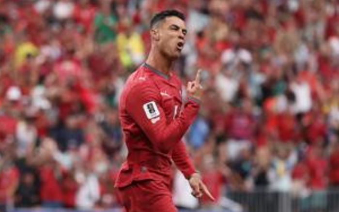 Ronaldo phản đòn ngoạn mục sau bão chỉ trích