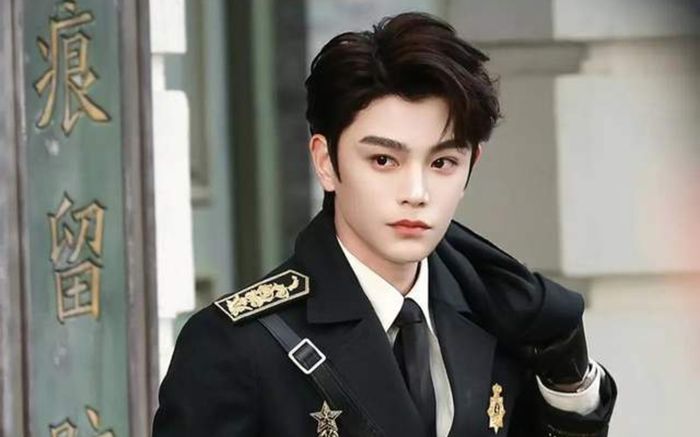 Đinh Vũ Hề gây sốt với 50 giây diễn xuất không lời trong Hồ Sơ Nam Bộ