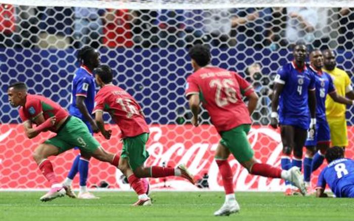 Morocco giành vé đi tiếp