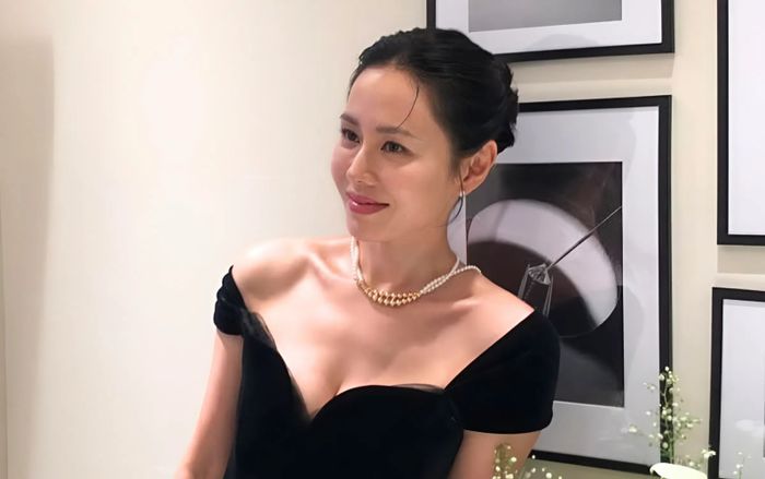 Son Ye Jin nửa kín nửa hở cực quyến rũ