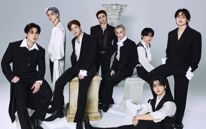 Bán album triệu bản toàn cầu, Stray Kids vẫn gặp khó ở quê nhà