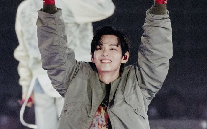 V (BTS) bất ngờ nhắn tin riêng cho fan, gây bão mạng xã hội