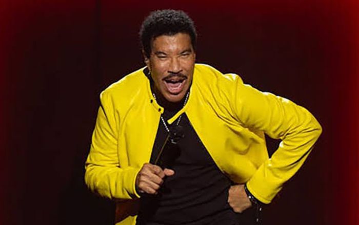 Lionel Richie tiếp tục hoãn 2 đêm diễn sau sự cố sức khỏe