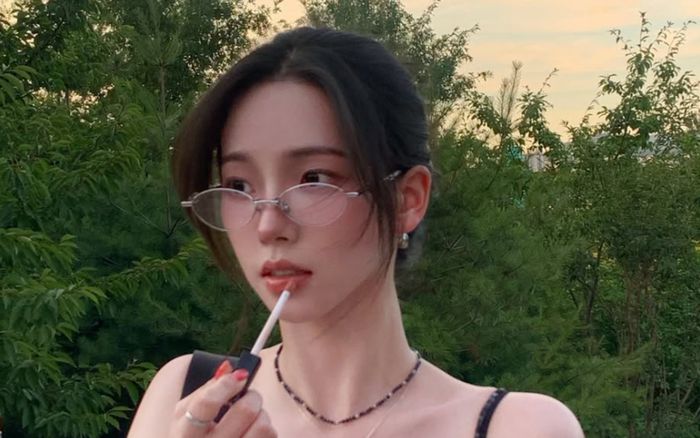 Karina (aespa) gây sốt với ảnh cận góc nghiêng