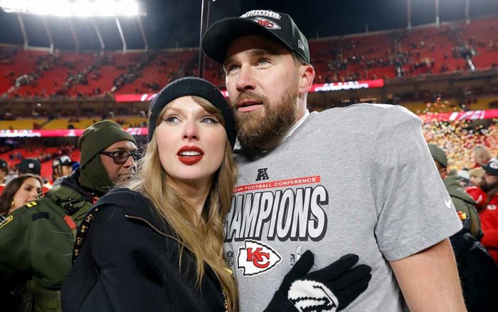 Travis Kelce phản ứng bất ngờ khi bị hỏi về địa điểm tổ chức lễ cưới với Taylor Swift