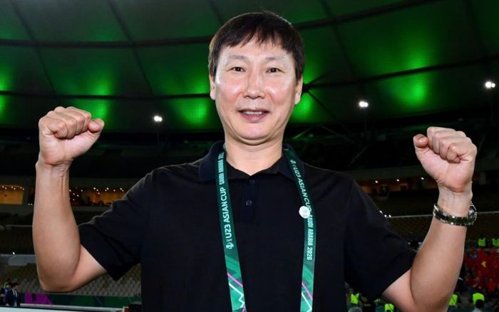 Dàn sao Brazil sẽ giúp HLV Kim Sang Sik vượt ông Park