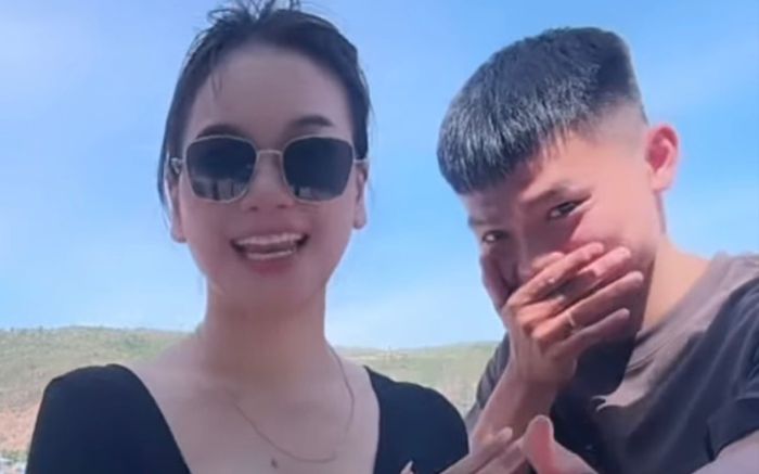 Hồ Văn Cường lộ ảnh tình tứ bên vợ xinh đẹp