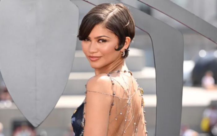 Zendaya khoe vẻ quyến rũ trong váy hở lưng độc lạ