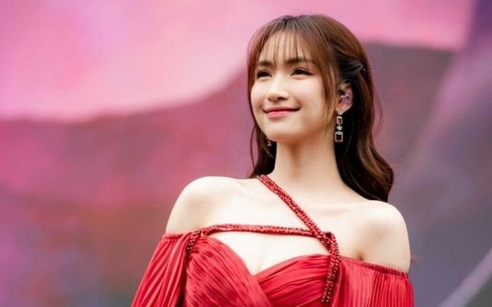Giống gà 'tiến vua' nặng tới vài kg, chỉ Bắc Ninh quê Hoà Minzy mới có