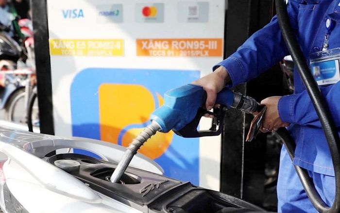 Giá xăng dầu hôm nay 28/6: Thế giới giảm mạnh