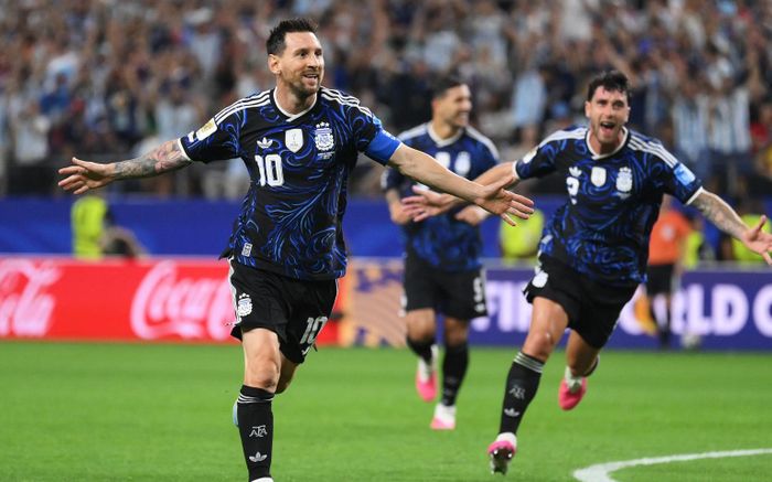 Messi tạo siêu phẩm, lập kỷ lục chưa từng có trong lịch sử World Cup