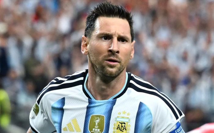 Chủ tịch FIFA không thể ngừng khen Messi