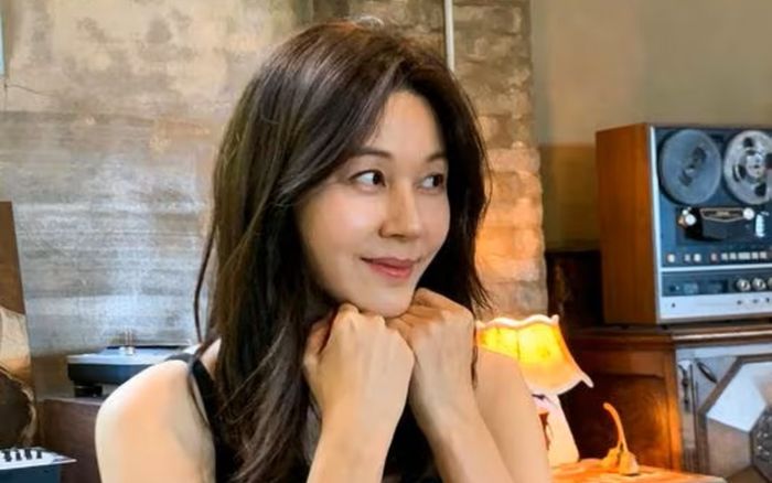 Mặt mộc của Kim Ha Neul ở tuổi 48