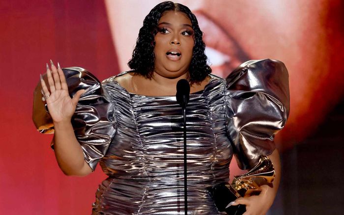 Lizzo thừa nhận album mới thất bại ê chề, doanh số lao dốc khiến nữ ca sĩ suy sụp