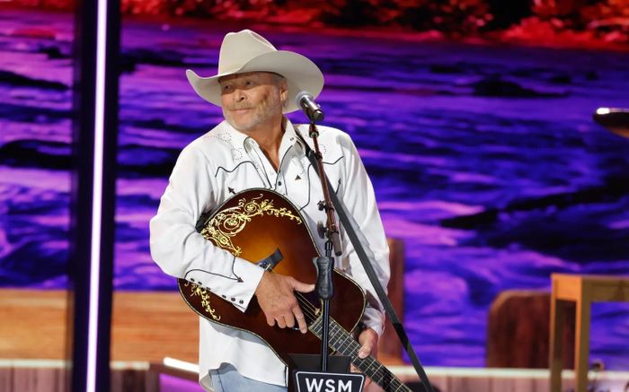 Huyền thoại nhạc đồng quê Alan Jackson hé lộ cuộc chiến bệnh tật suốt 15 năm