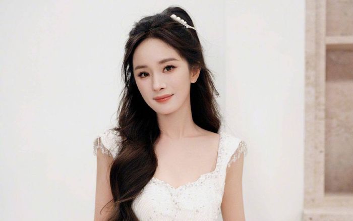 Xôn xao ảnh cũ lộ rõ nhan sắc thật của Dương Mịch