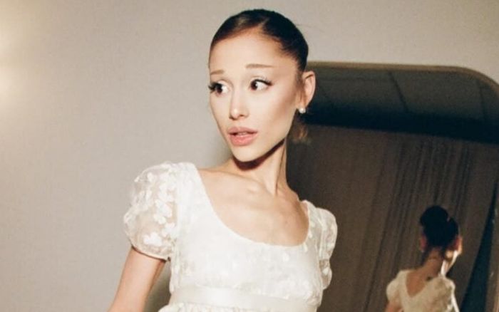 Ariana Grande dời 3 đêm diễn trong tour diễn toàn cầu, xin lỗi khán giả
