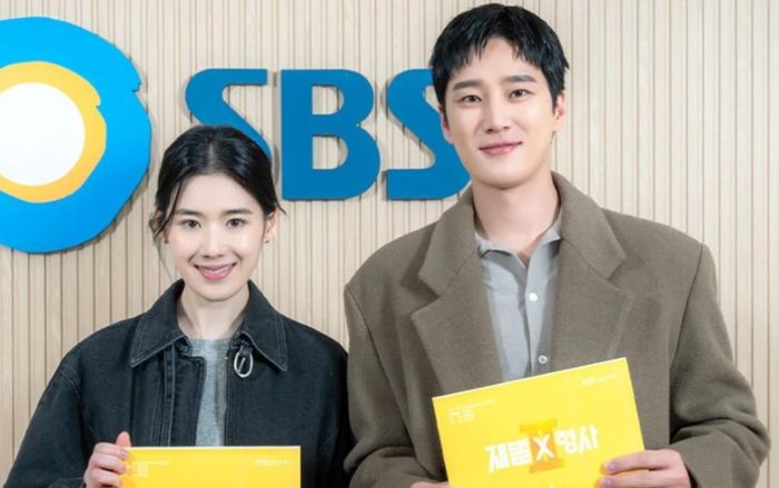 'Flex X Cop 2' của Ahn Bo Hyun và Jung Eun Chae ấn định ngày phát sóng
