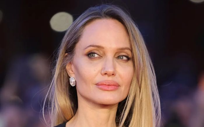 Angelina Jolie tiết lộ chuyện hẹn hò sau gần 10 năm ly hôn Brad Pitt
