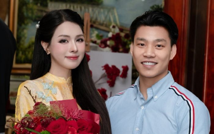 Vợ Văn Thanh chia sẻ hình ảnh trước khi can thiệp thẩm mỹ